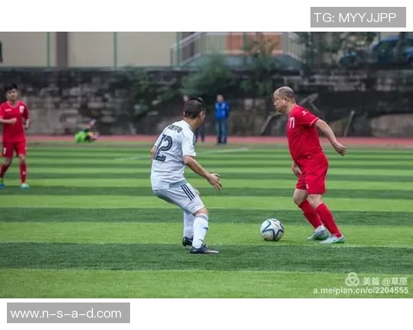 重庆足球队心理素质深度对比分析及其对比赛表现的影响探讨